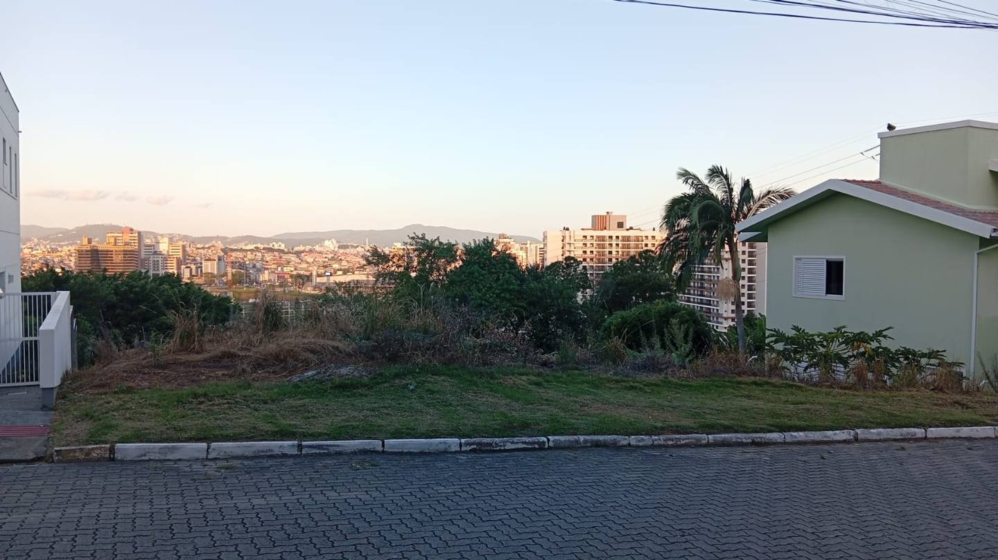 Terreno de 993 m² no Condomínio Bosque das Mansões