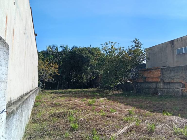 Oportunidade Estratégica: Terreno Comercial/Residencial de 944,30 m² no Centro de Criciúma